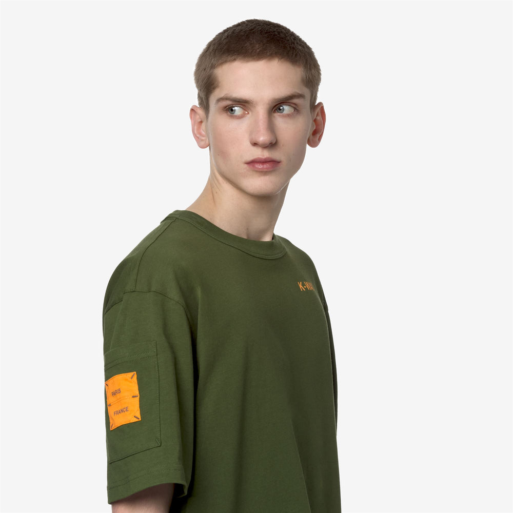 T-ShirtsTop Man FANTOME SLEEVE POCKET T-Shirt GREEN CYPRESS - ORANGE MD Detail Double				