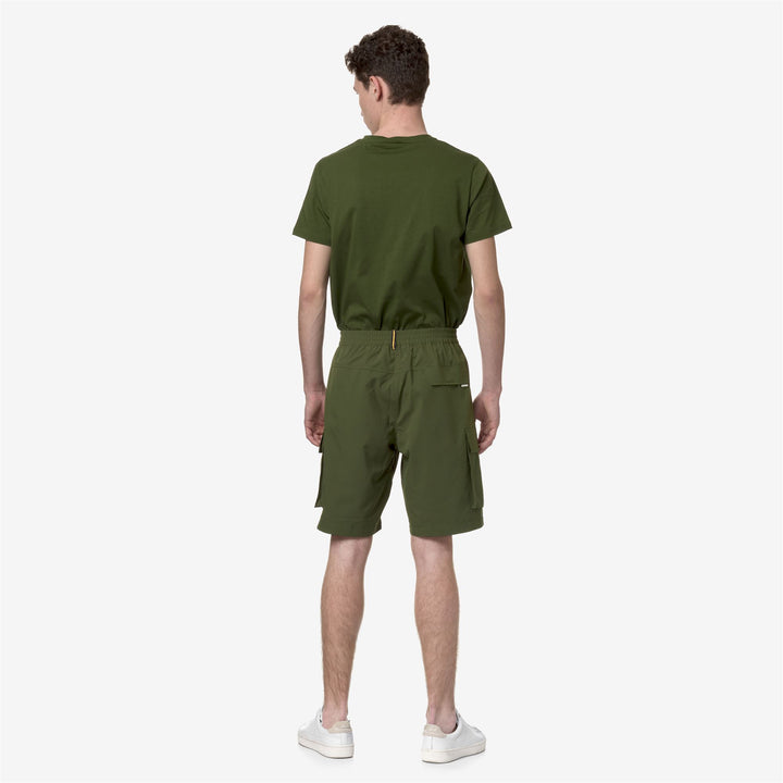 Shorts Man BASTYEL Cargo GREEN CYPRESS Dressed Front Double		