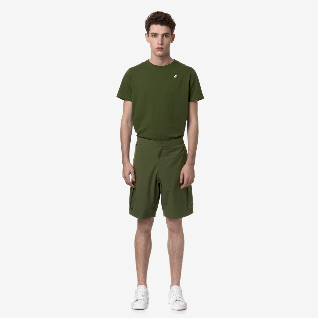 Shorts Man BASTYEL Cargo GREEN CYPRESS Dressed Back (jpg Rgb)		