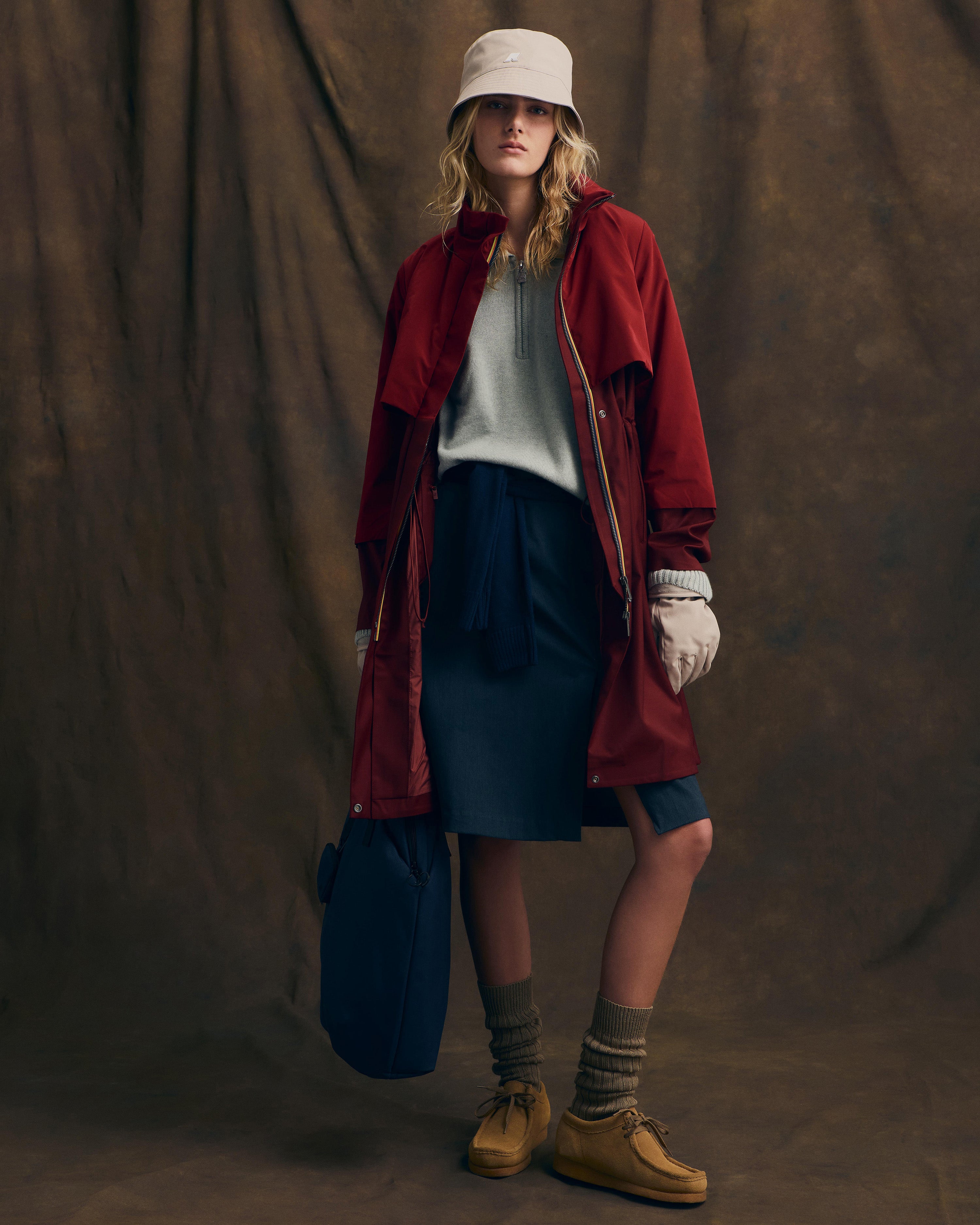 K-Way: Wool Nylon Mix Texturas híbridas, capas versátiles La lana y el nailon se combinan en chaquetas y sudaderas híbridas que equilibran comodidad, protección y estilo refinado: ligeras, flexibles y modernas.