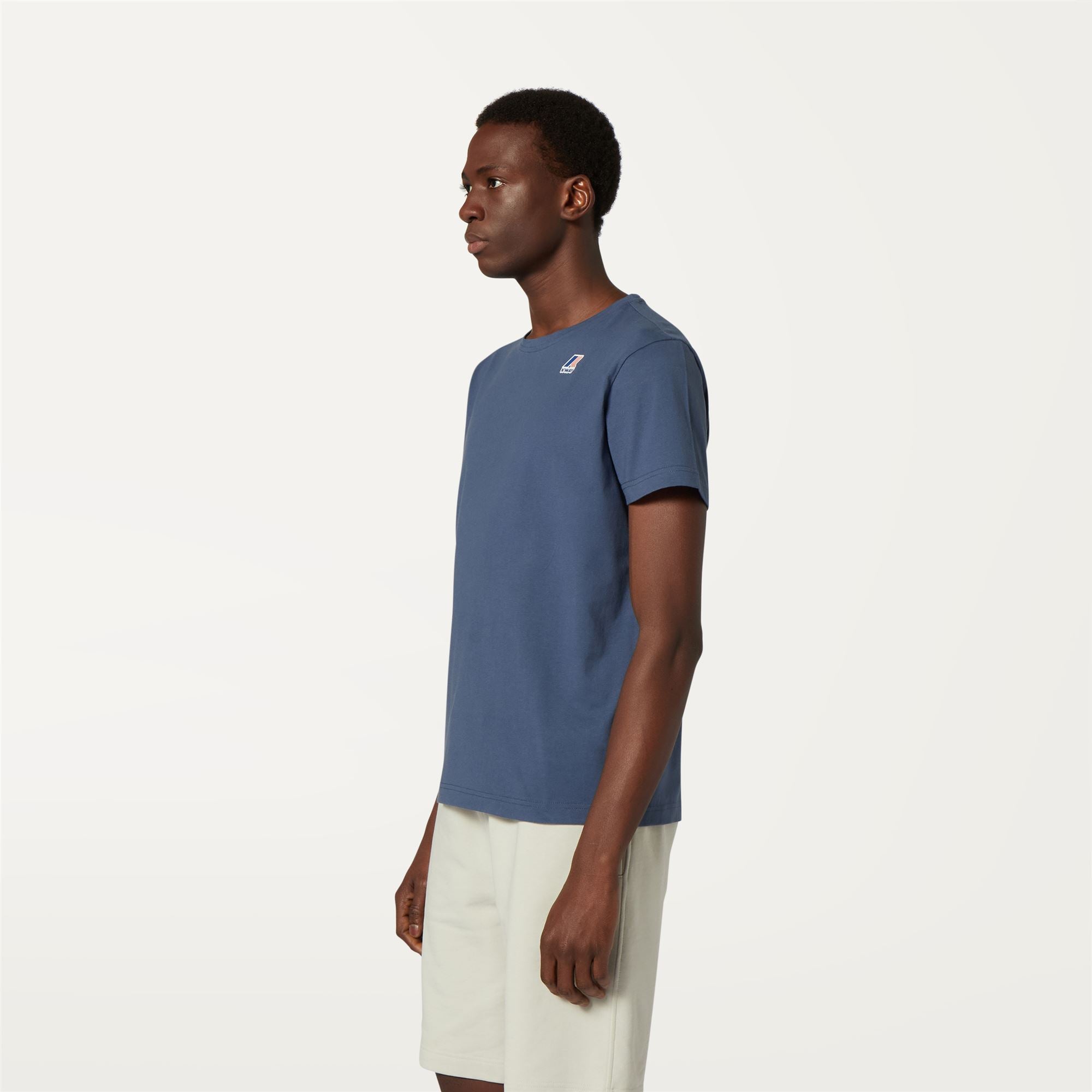 T-Shirts & Top_Unisex_LE VRAI EDOUARD_T-Shirt_Blue Indigo - Commercial 5