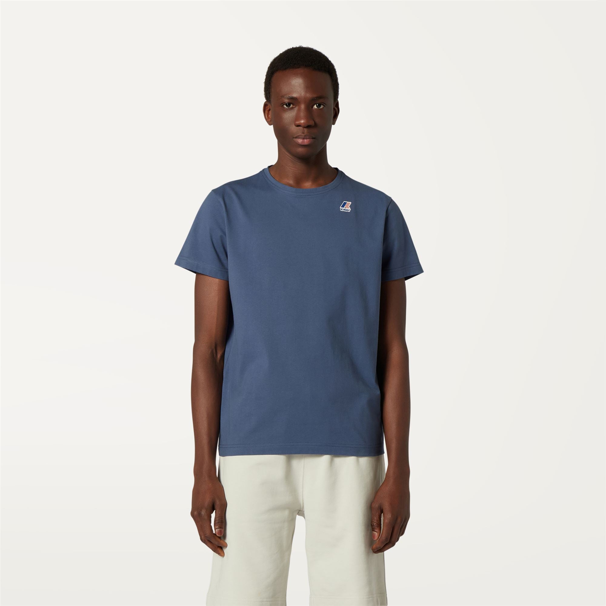 T-Shirts & Top_Unisex_LE VRAI EDOUARD_T-Shirt_Blue Indigo - Commercial 4