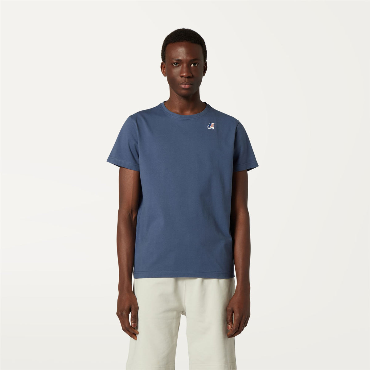 T-Shirts & Top_Unisex_LE VRAI EDOUARD_T-Shirt_Blue Indigo - Commercial 4