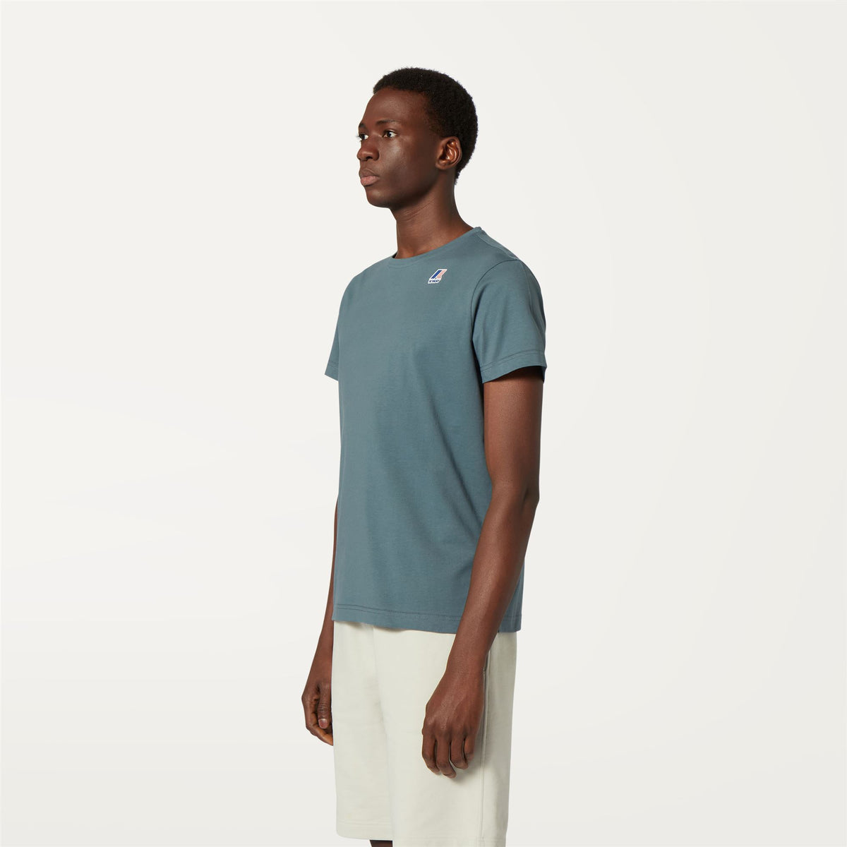 T-Shirts & Top_Unisex_LE VRAI EDOUARD_T-Shirt_Grey Everest - Commercial 5
