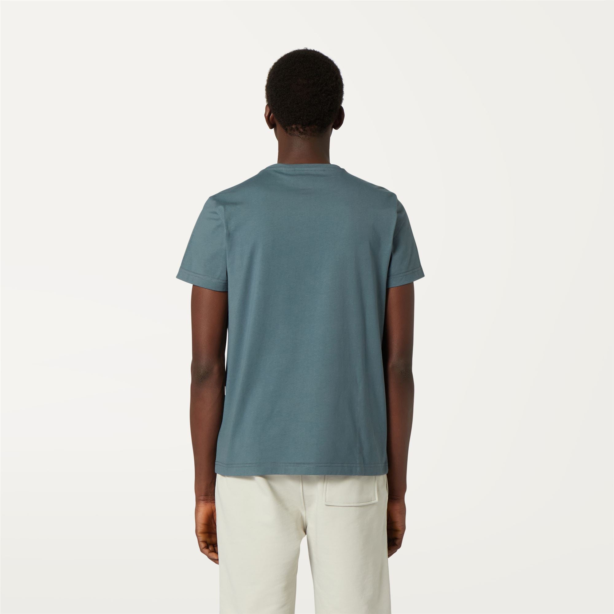 T-Shirts & Top_Unisex_LE VRAI EDOUARD_T-Shirt_Grey Everest - Commercial 6