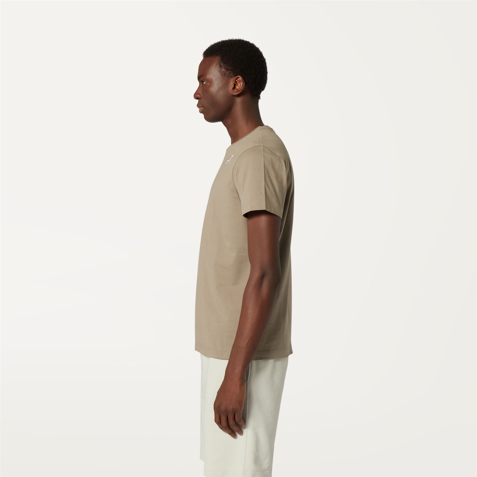 T-Shirts & Top_UNISEX_LE VRAI EDOUARD_T-Shirt_Beige Taupe - Commercial 5