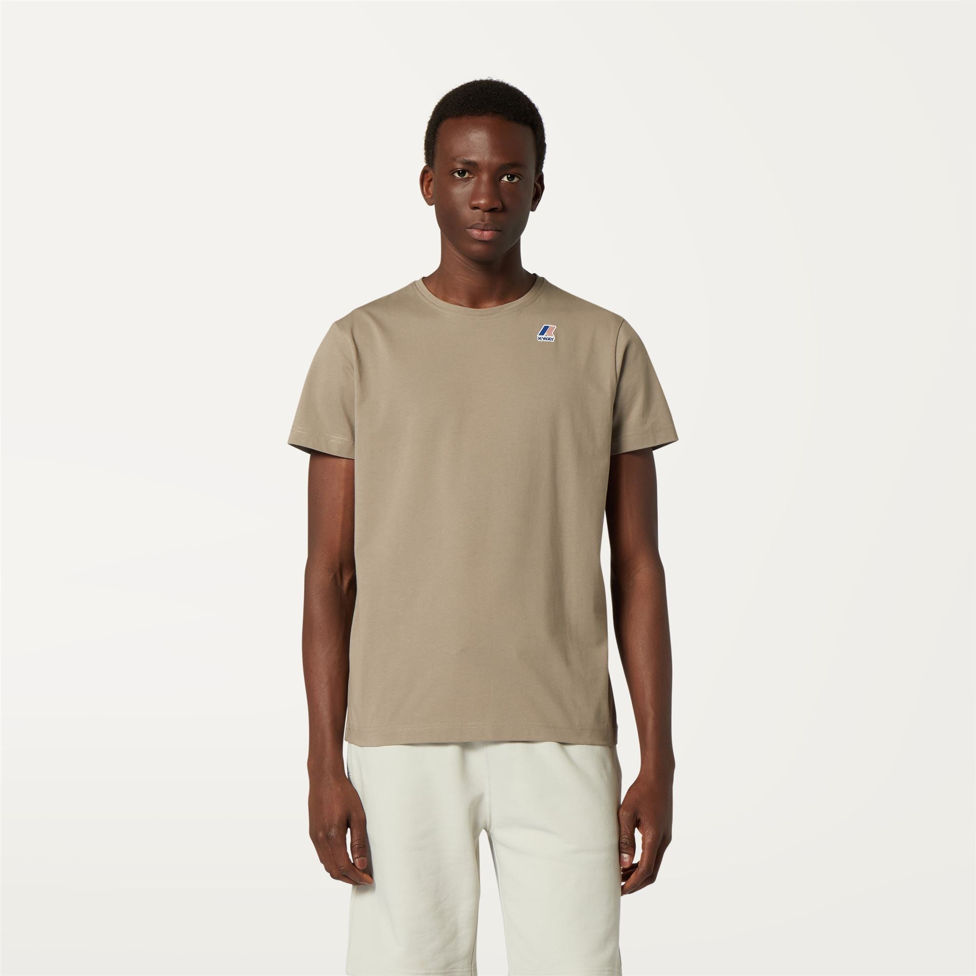 T-Shirts & Top_UNISEX_LE VRAI EDOUARD_T-Shirt_Beige Taupe - Commercial 4