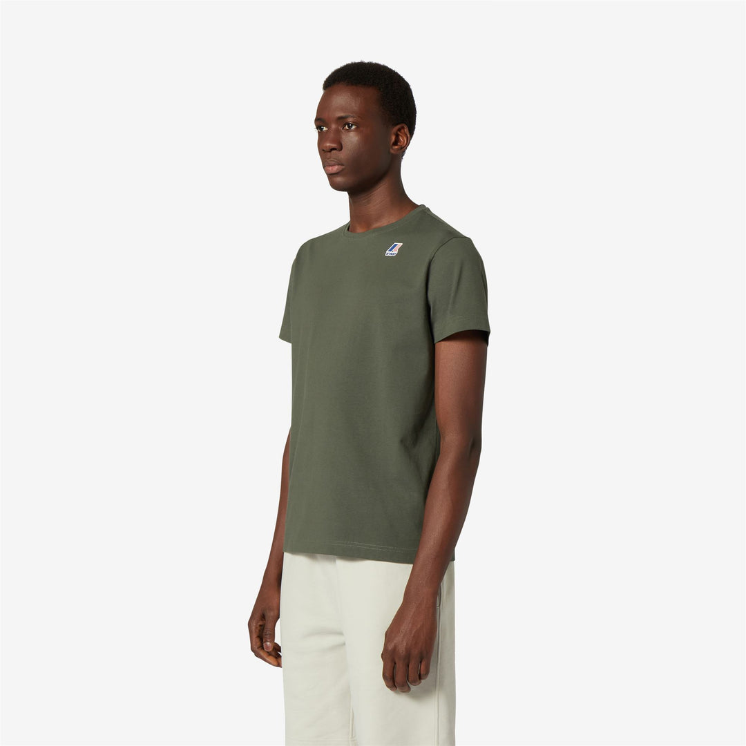 Camiseta unisex plegable verde oscuro con corte moderno main