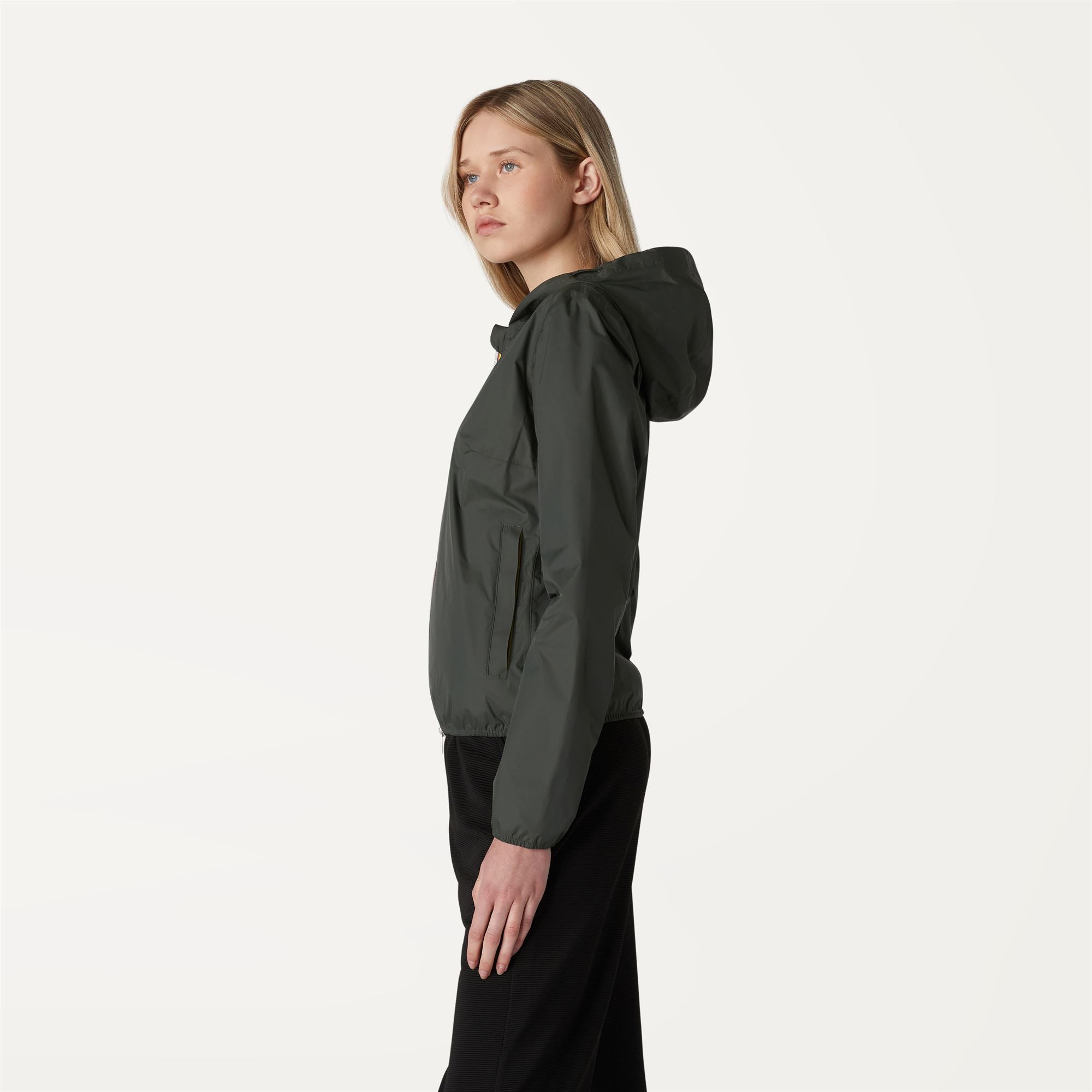 Jackets_Woman_LIL PLUS.DOT_Short_Black Torba - Commercial 5
