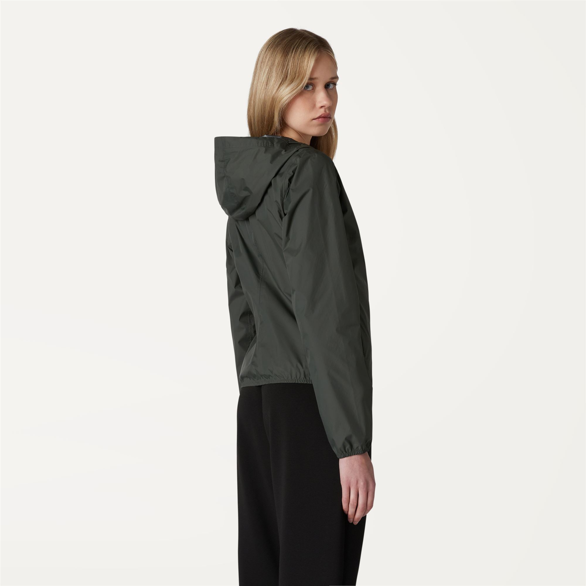 Jackets_Woman_LIL PLUS.DOT_Short_Black Torba - Commercial 6