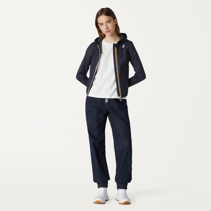 Chaqueta corta versátil azul para mujer con diseño de lunares 3