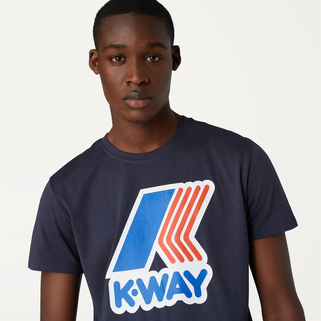 T-Shirts & Top_Man_Pete Macro Logo_T-Shirt_Blue Depth - Commercial 7