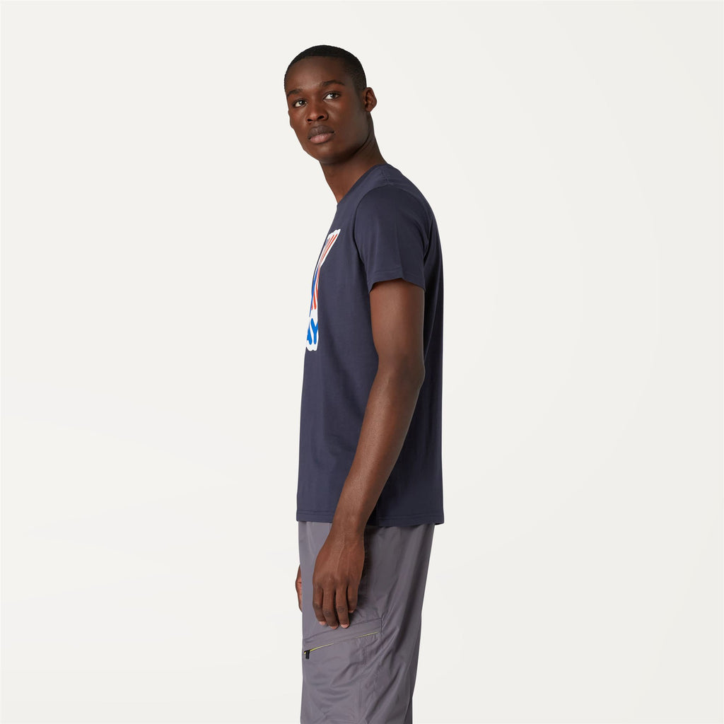T-Shirts & Top_Man_Pete Macro Logo_T-Shirt_Blue Depth - Commercial 5