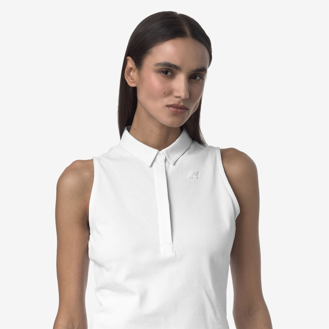 Camisa polo de piqué elástica gris y blanca para mujer casual main