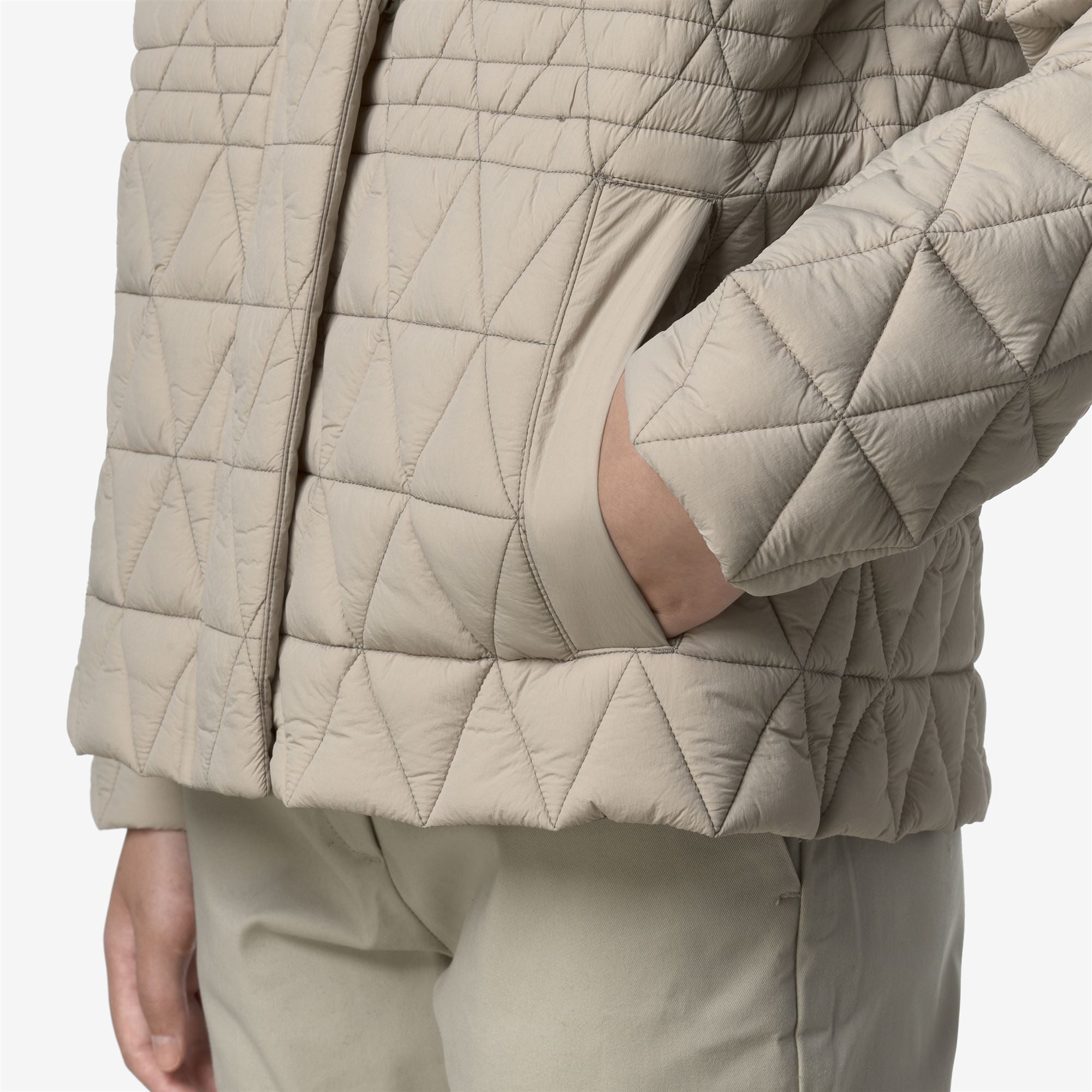 Jackets_WOMAN_SELENE DIAMOND QUILTED WARM_Mid_Beige Cashmere - Commercial 7