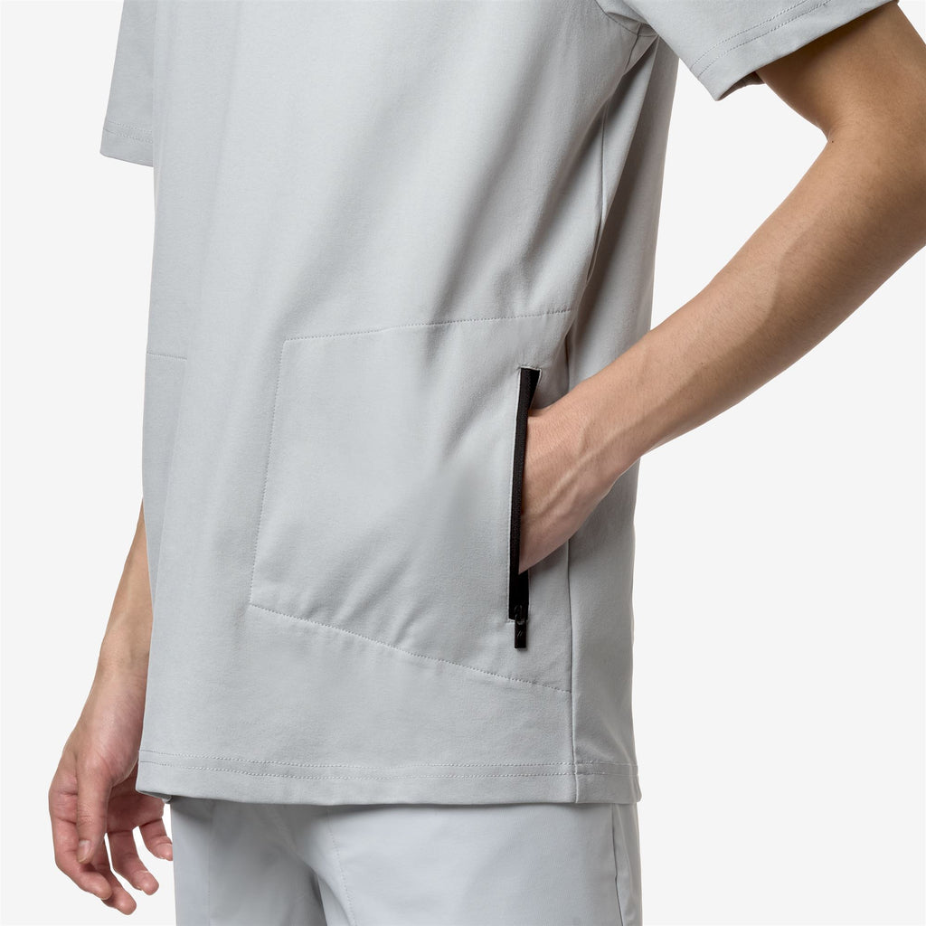 T-Shirts & Top_UNISEX_SERIL TRAVEL_T-Shirt_Grey Lt - Commercial 7