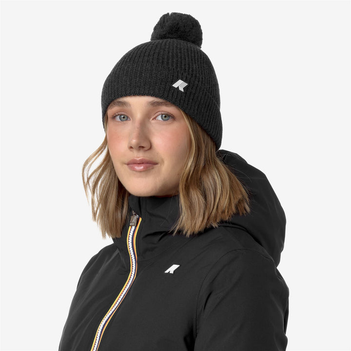 Gorro unisex de lana gris con pompón para protección invernal 2