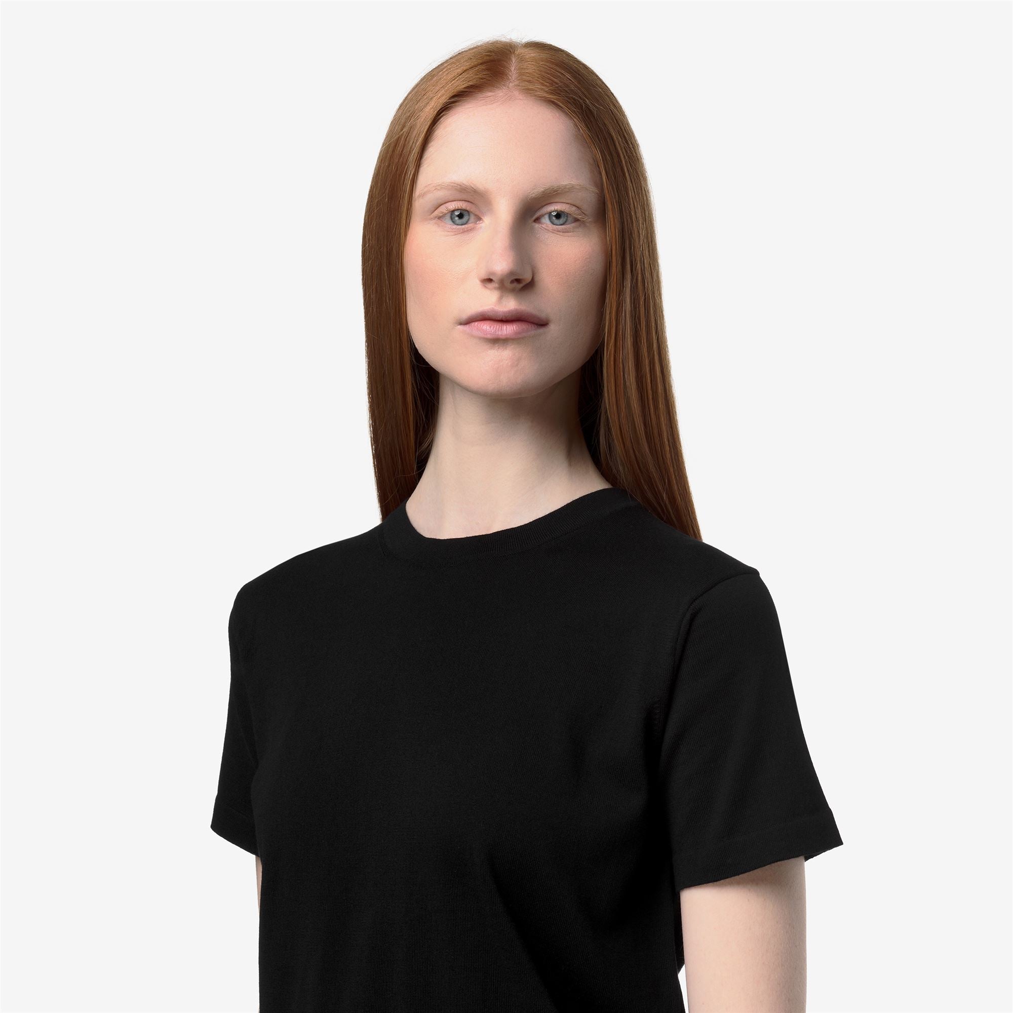 Knitwear_Woman_LASCAUX_Pull Over_Black Pure - Commercial 7