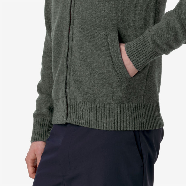 Giacca in Maglia di Lana Calda Verde Scuro Uomo con Tasca a Canguro 4