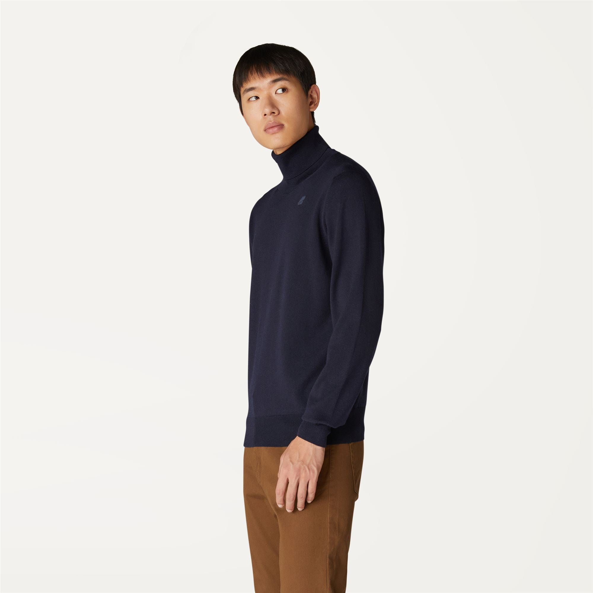 Knitwear_MAN_HENRY MERINO_Pull Over_Blue Depth - Commercial 5