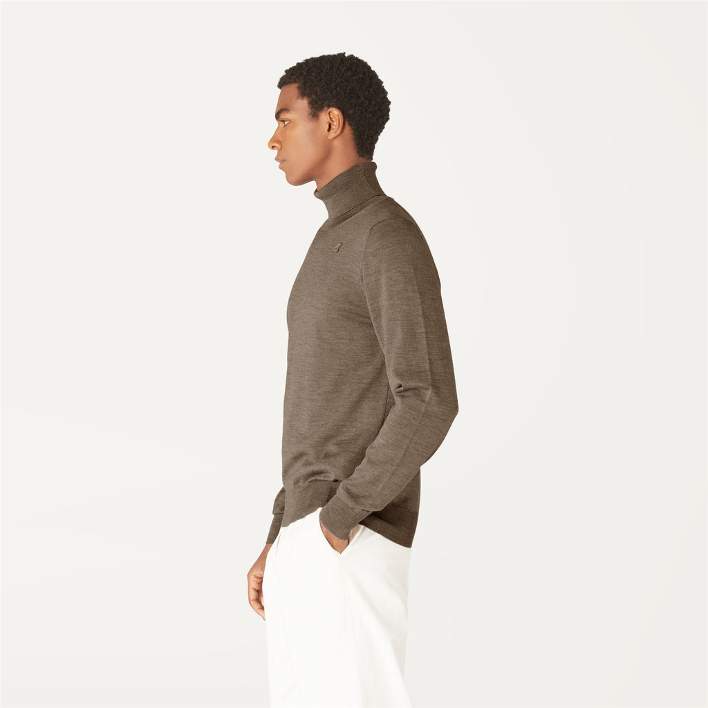 Knitwear_MAN_HENRY MERINO_Pull Over_Beige Taupe - Commercial 5