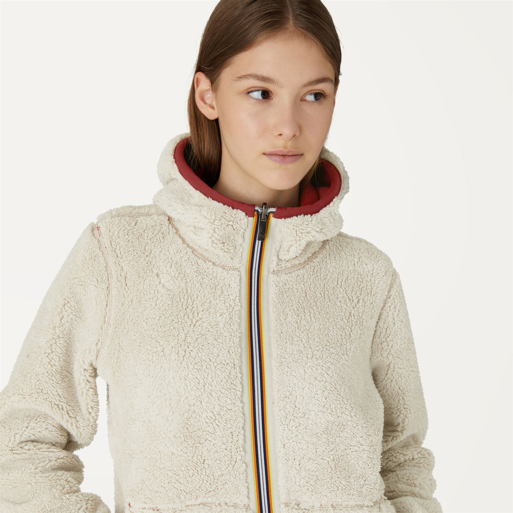 Chaqueta de forro polar reversible roja y beige para mujer 02