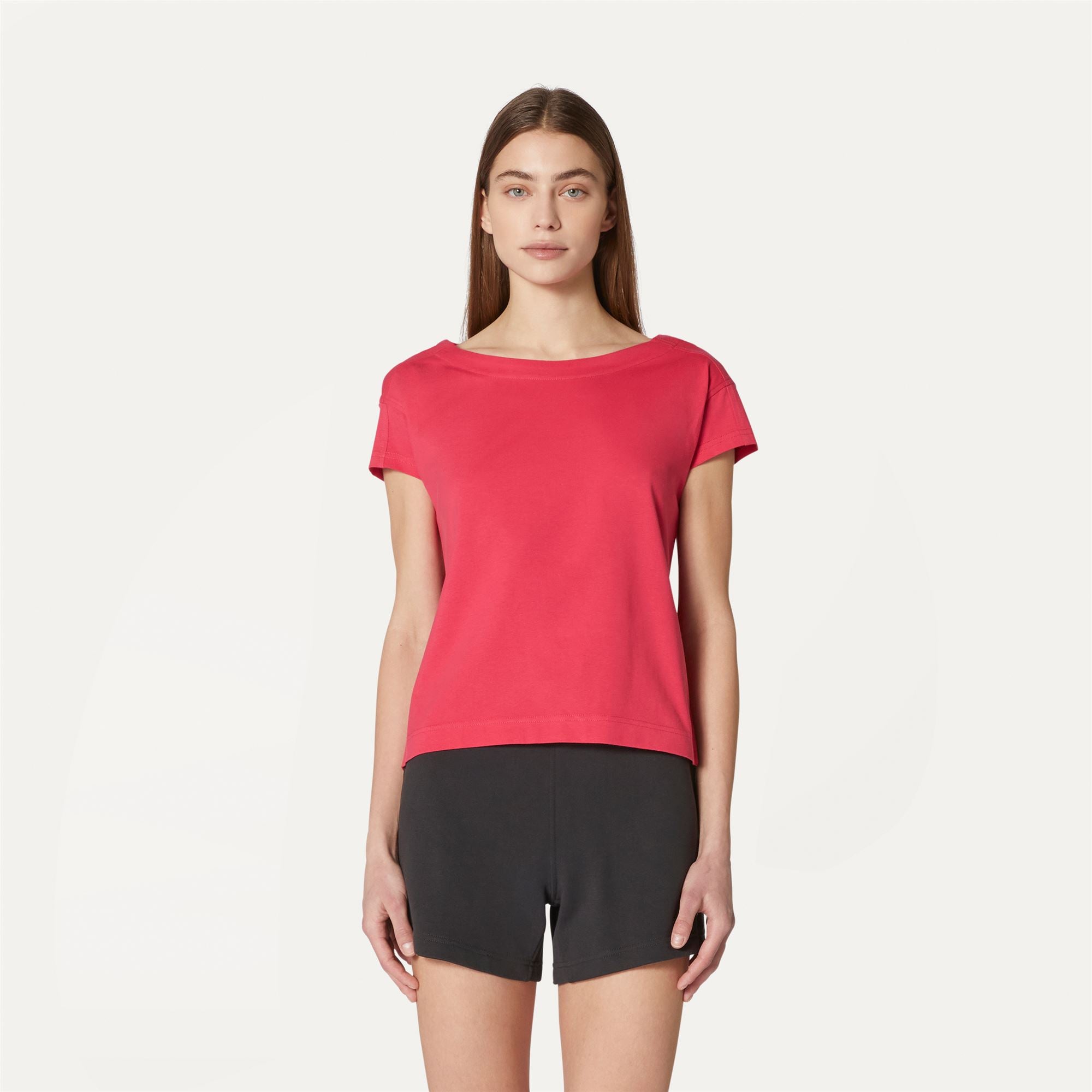 T-Shirts & Top_WOMAN_RORY_T-Shirt_Red Berry - Commercial 4