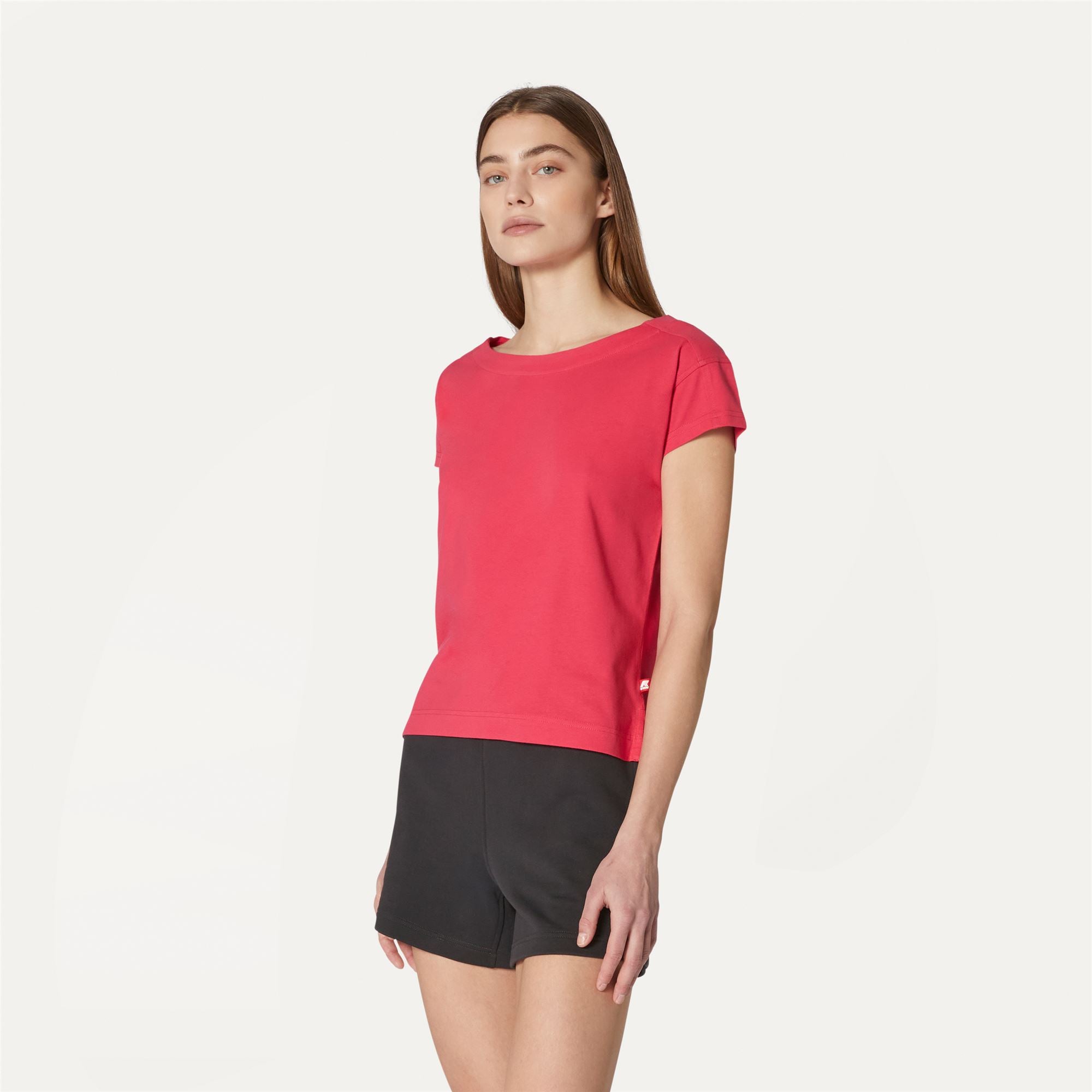 T-Shirts & Top_WOMAN_RORY_T-Shirt_Red Berry - Commercial 5