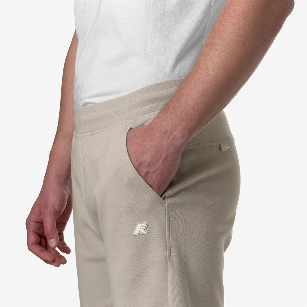 Shorts_MAN_KENY INTERLOCK_Sport Shorts_BEIGE LT - Commercial 7