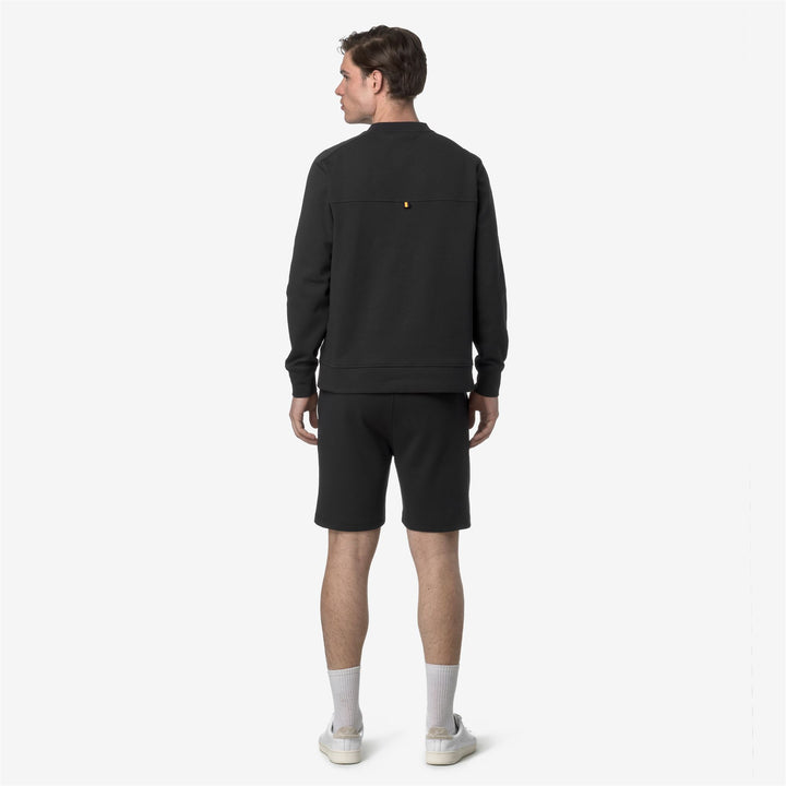 Black men's relaxed-fit sports shorts with pockets and drawstrings 3