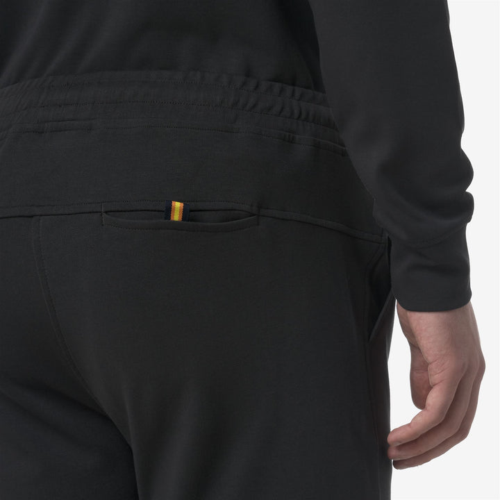 Black men's relaxed-fit sports shorts with pockets and drawstrings 4