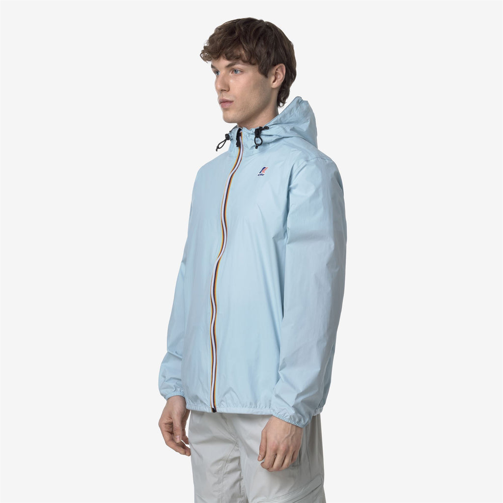 Jackets_UNISEX_LE VRAI 4.0 CLAUDE_Mid_Blue Baby - Commercial 4