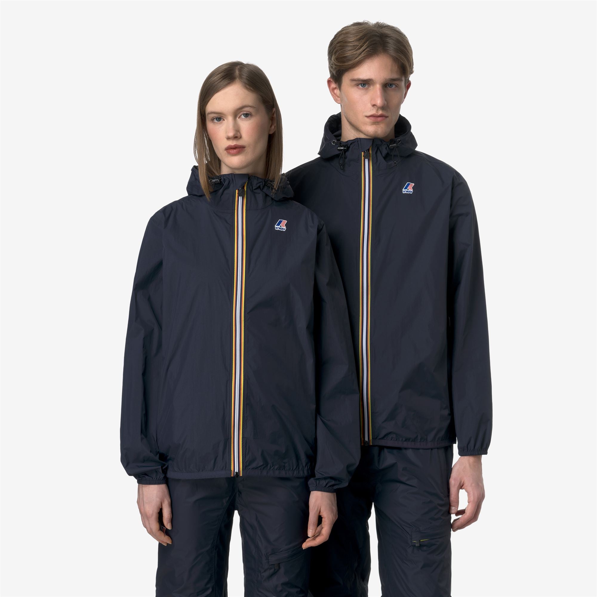 Jackets_UNISEX_LE VRAI 4.0 CLAUDE_Mid_Blue Depth - Commercial 1