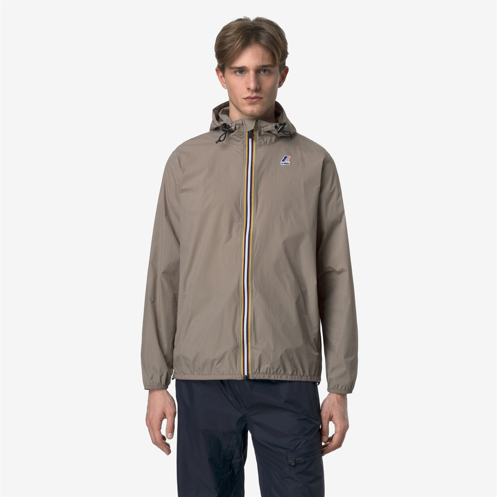 Jackets_UNISEX_LE VRAI 4.0 CLAUDE_Mid_Beige Taupe - Commercial 2
