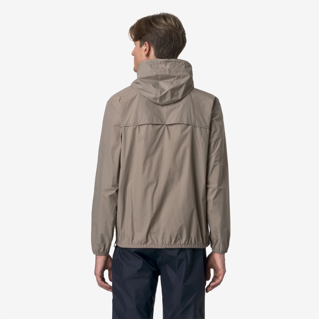 Jackets_UNISEX_LE VRAI 4.0 CLAUDE_Mid_Beige Taupe - Commercial 5
