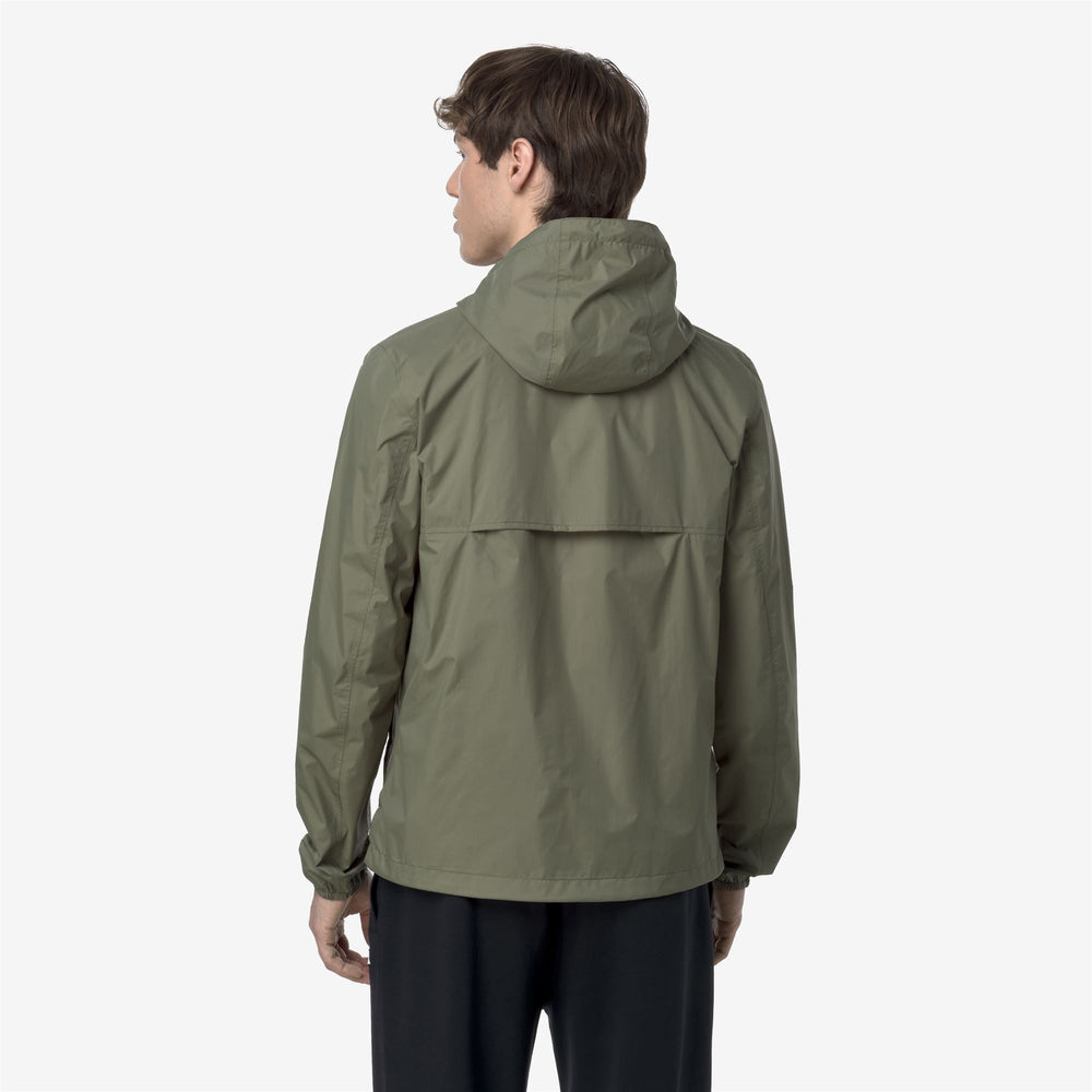 Chaqueta corta reversible para hombre en verde beige para clima variable 02
