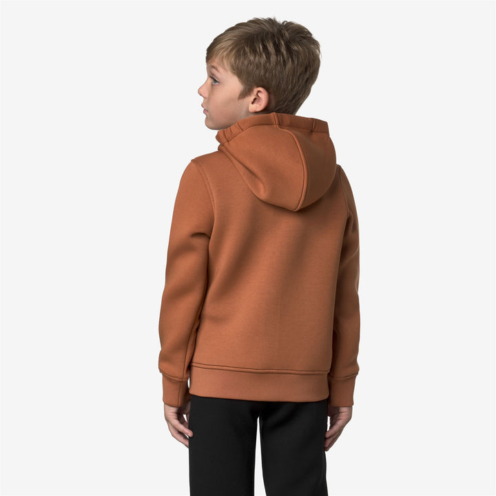 Chaqueta polar naranja para niño con capucha y bolsillo tipo canguro 5