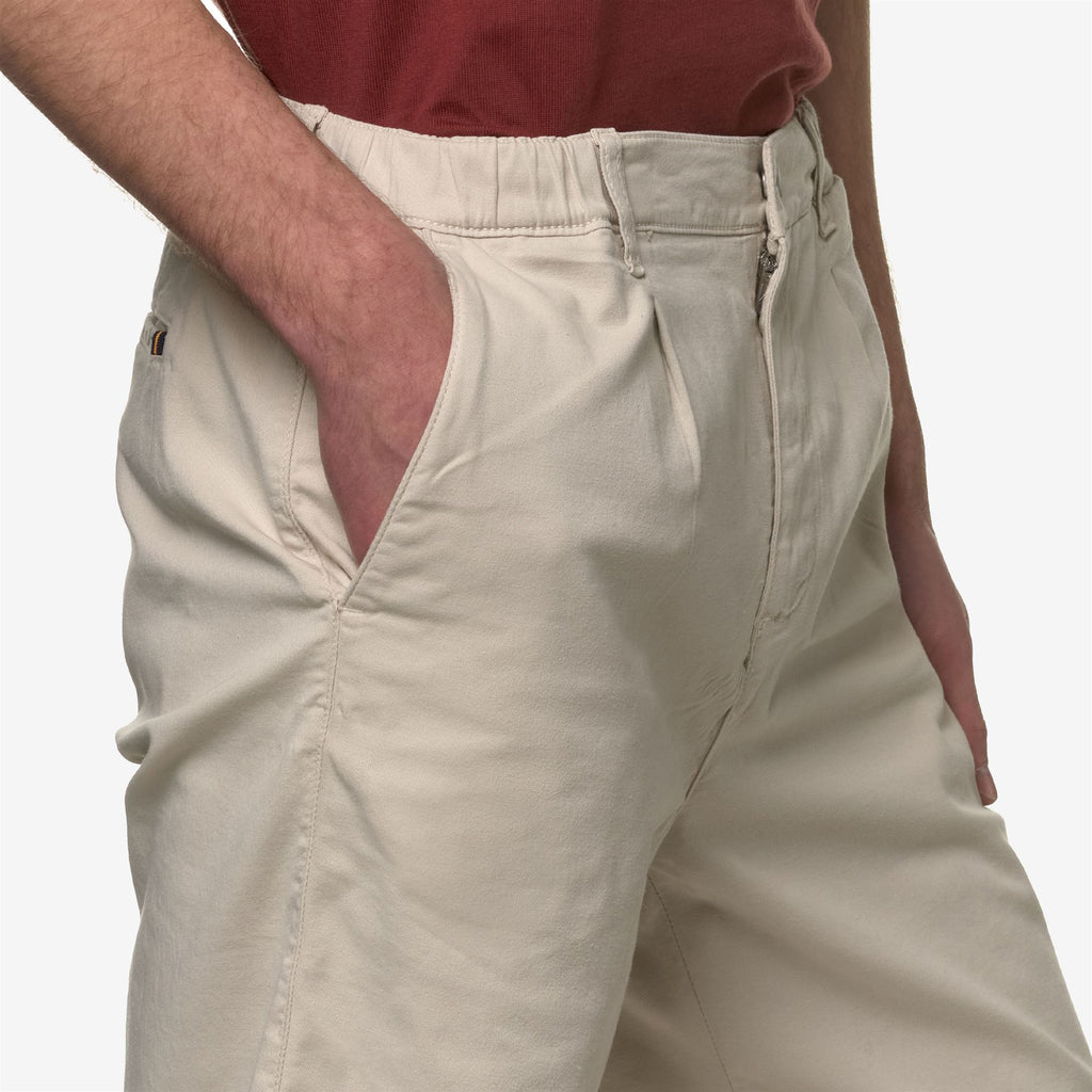 Shorts_Man_THEON_Chino_BEIGE LT - Commercial 7