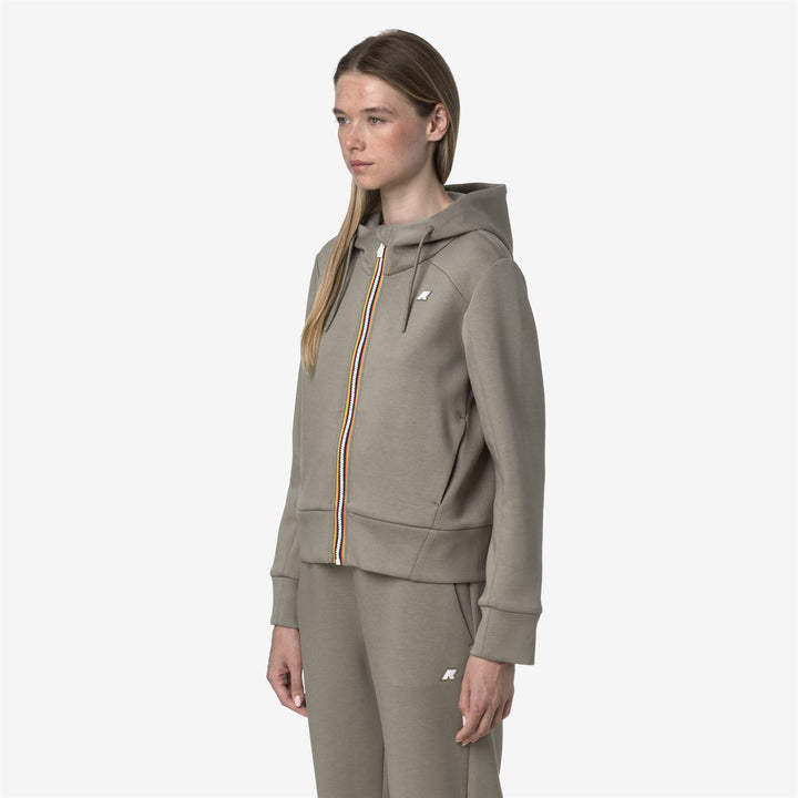 Giacca sportiva corta in pile verde da donna con cappuccio 4