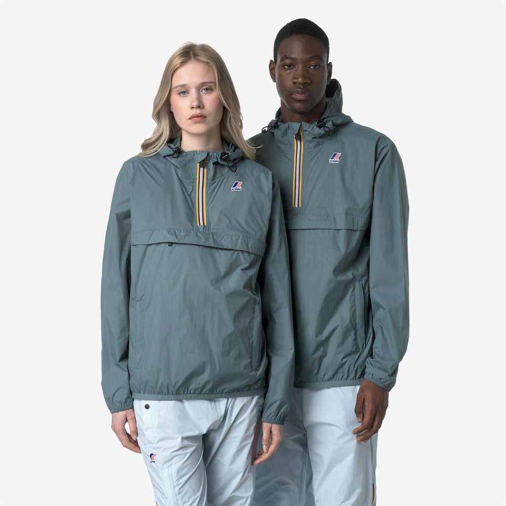 Jackets_UNISEX_LE VRAI 4.0 LEON_Mid_Green Iron - Commercial 7