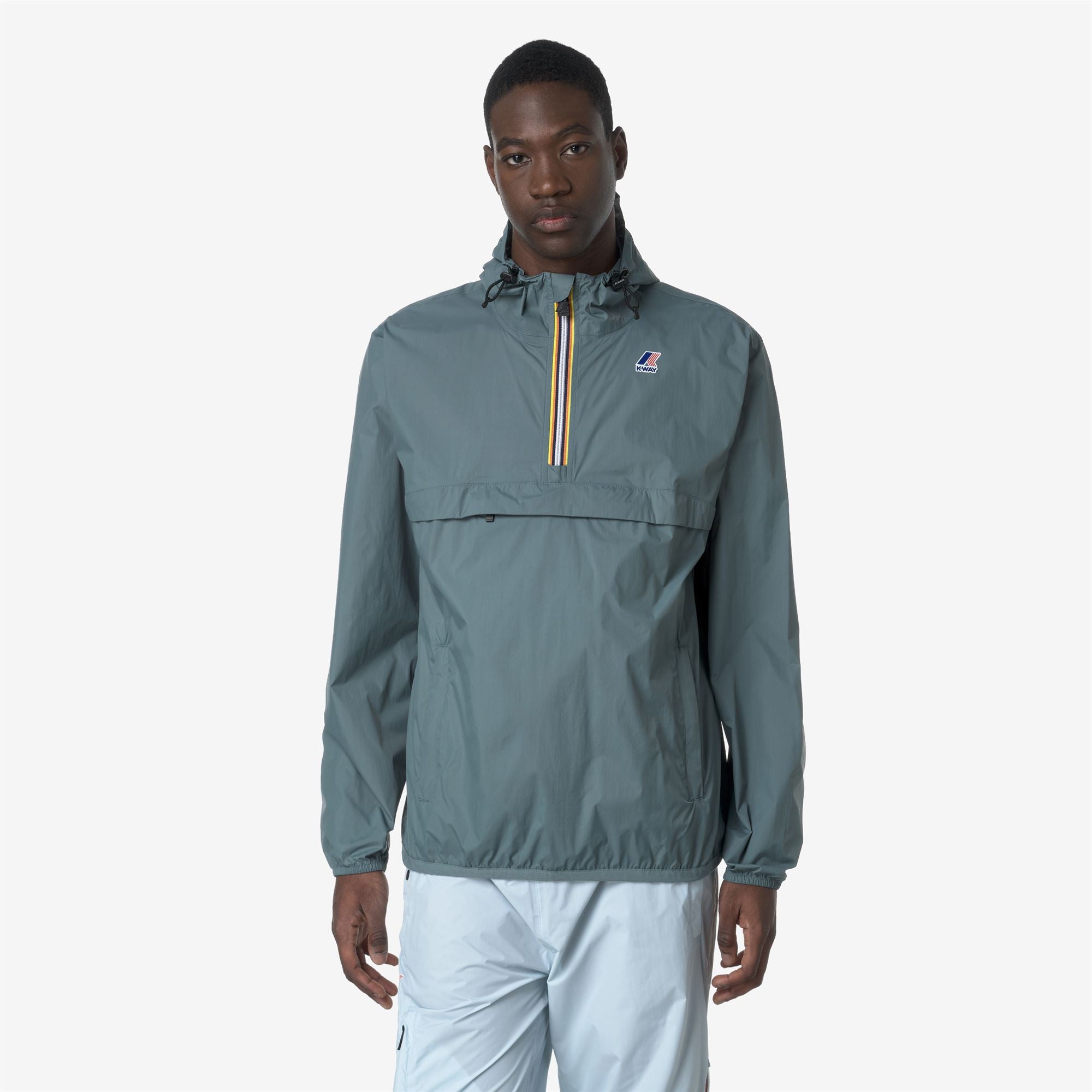 Jackets_UNISEX_LE VRAI 4.0 LEON_Mid_Green Iron - Commercial 4