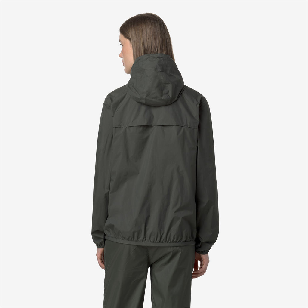 Jackets_UNISEX_LE VRAI 4.0 LEON_Mid_GREEN BLACKISH - Commercial 6