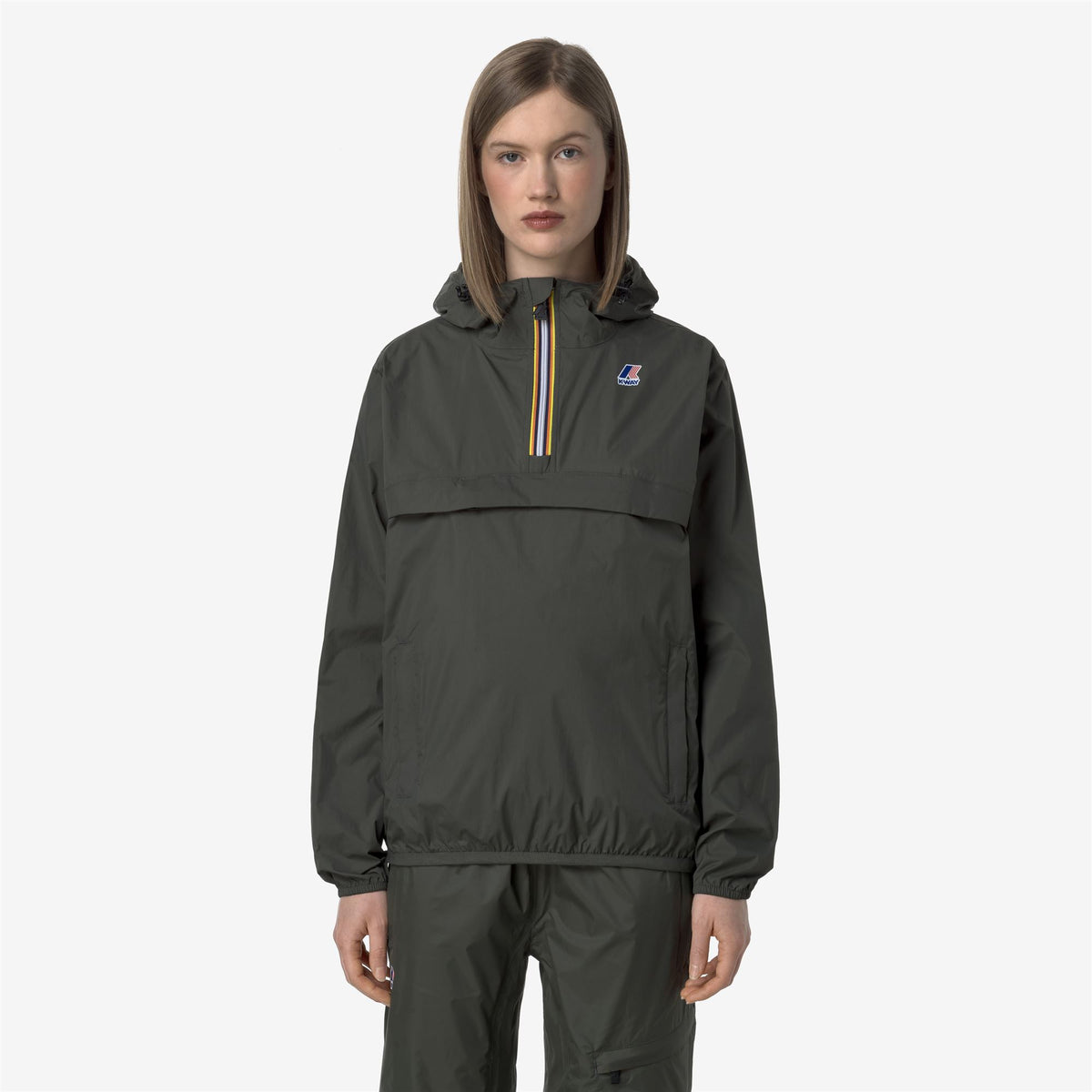 Jackets_UNISEX_LE VRAI 4.0 LEON_Mid_GREEN BLACKISH - Commercial 4