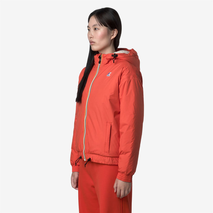 Chaqueta corta impermeable naranja para mujer con forro de sherpa 4