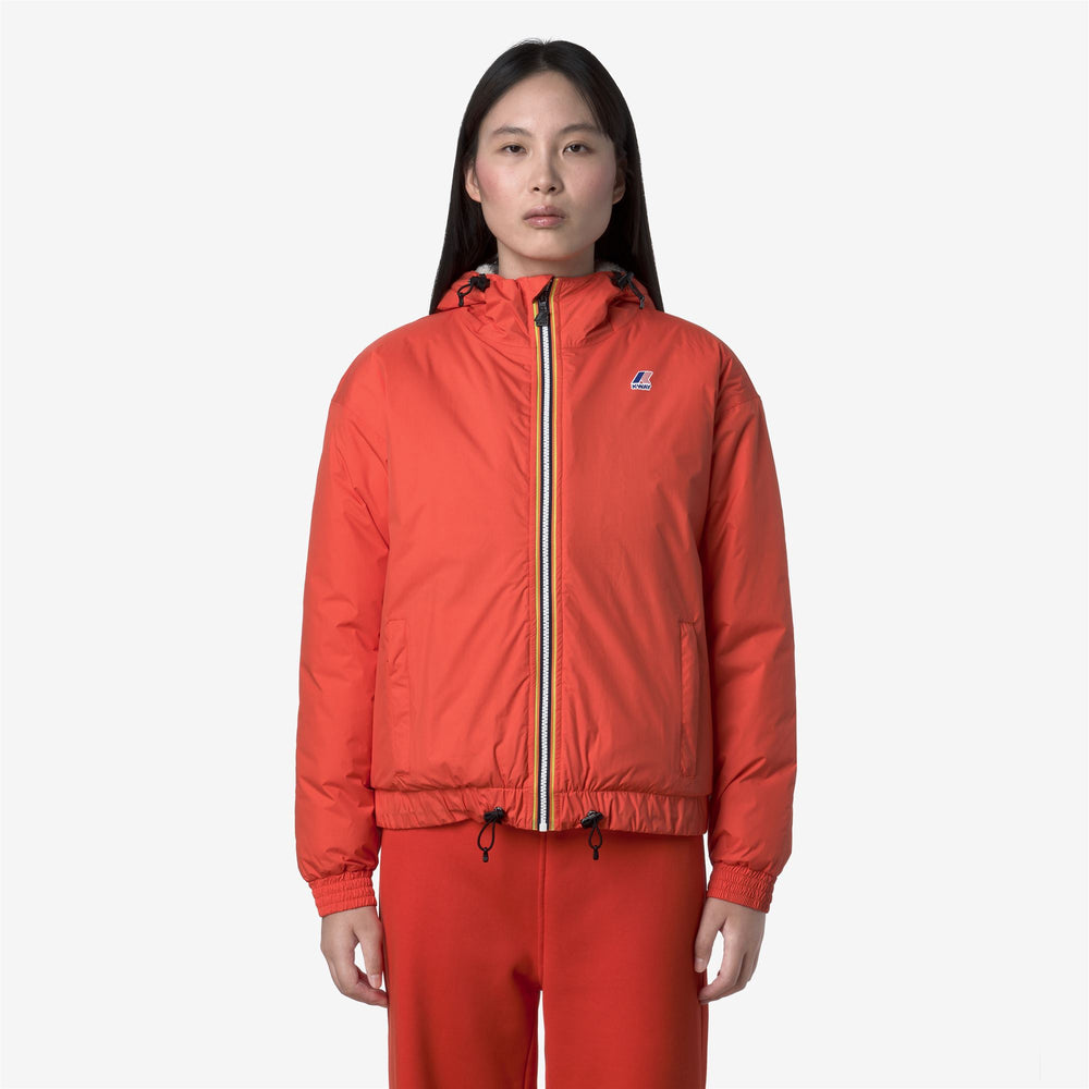 Chaqueta corta impermeable naranja para mujer con forro de sherpa 02