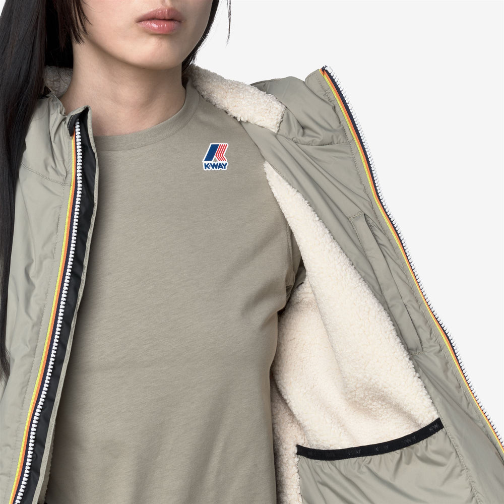 Chaqueta corta aislante con capucha para mujer, color verde 02