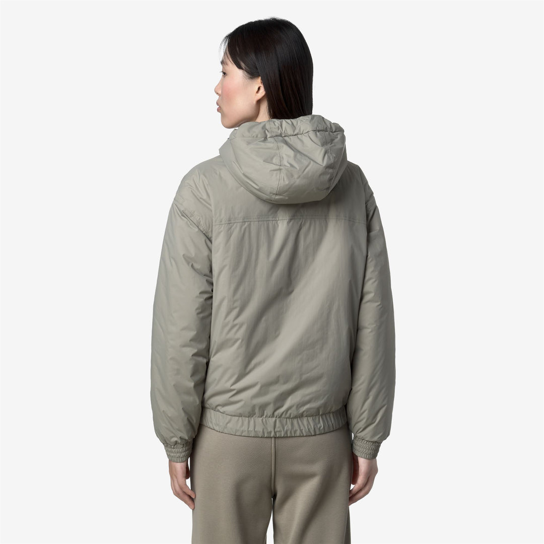 Chaqueta corta aislante con capucha para mujer, color verde main