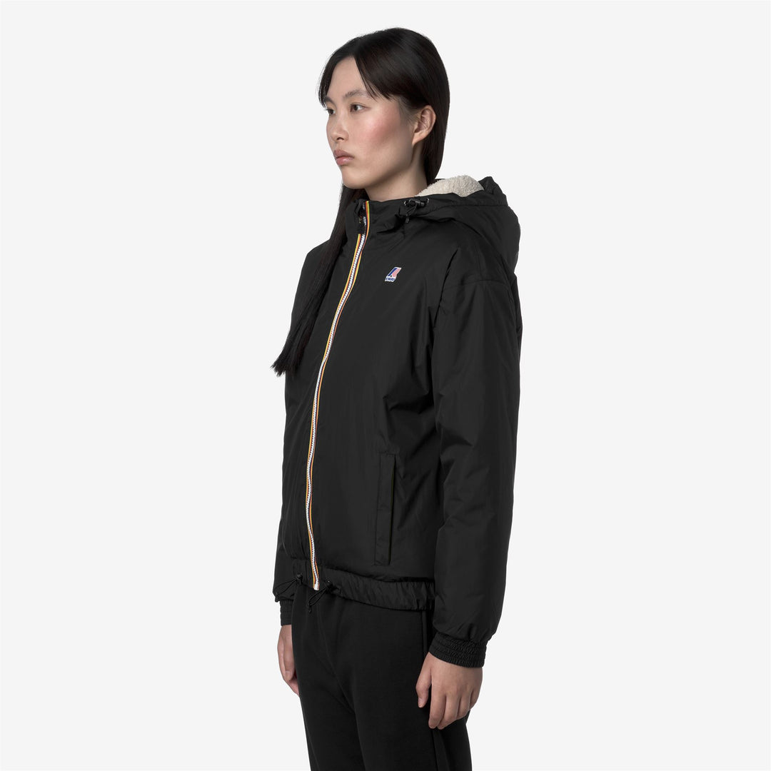 Chaqueta corta aislante negra con capucha para mujer main