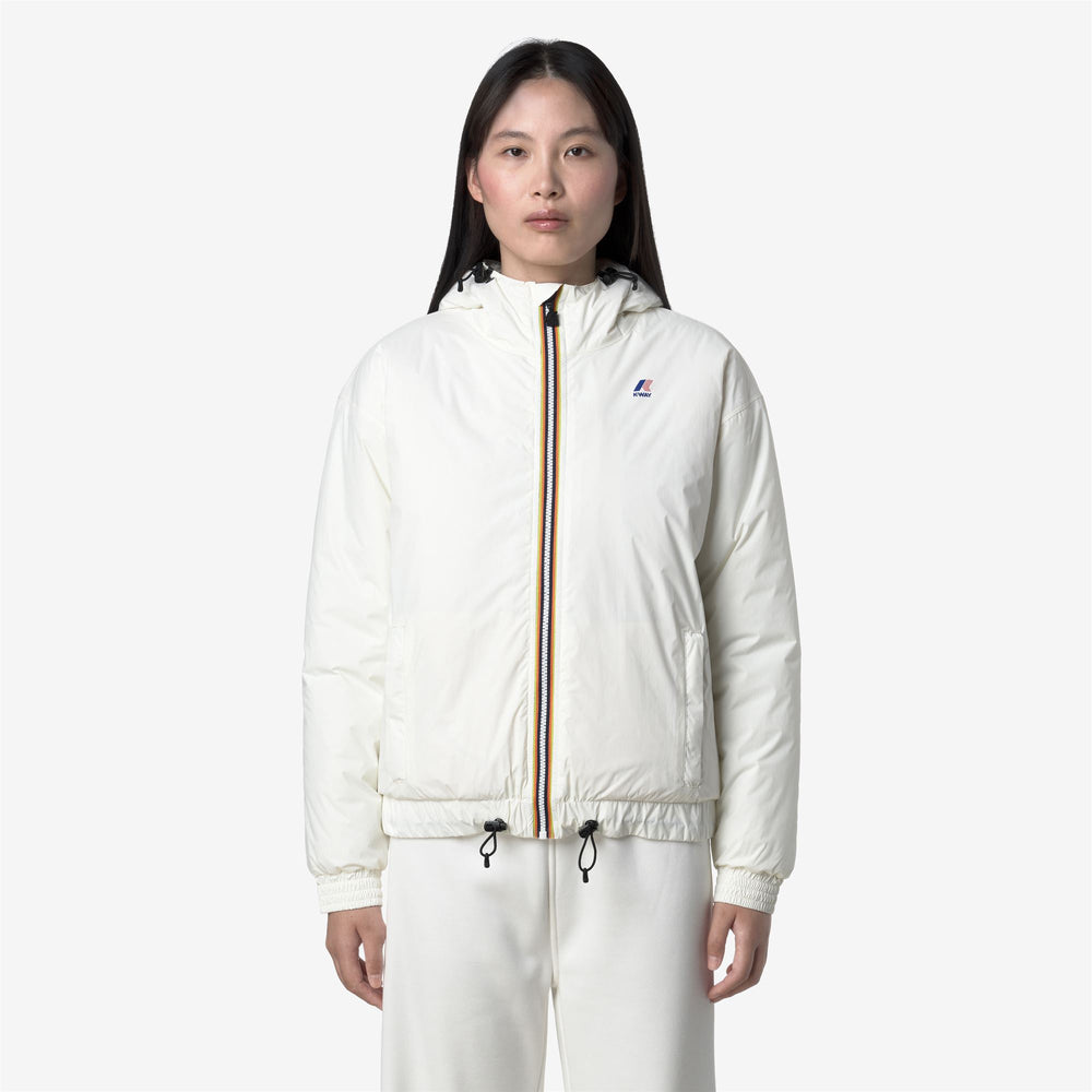 Chaqueta corta impermeable blanca para mujer con forro de sherpa 02