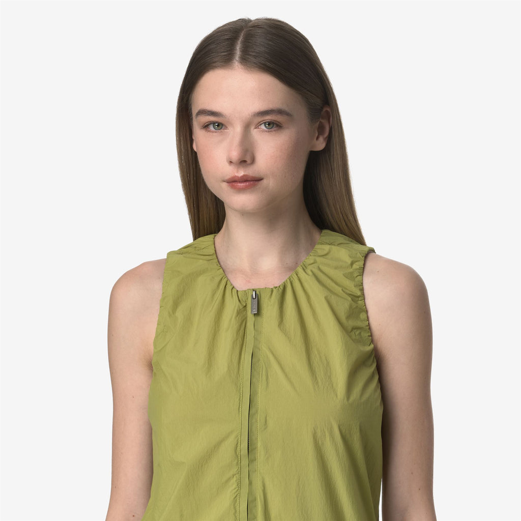 T-Shirts & Top_WOMAN_ALIZE_Top_Green Moss - Commercial 7